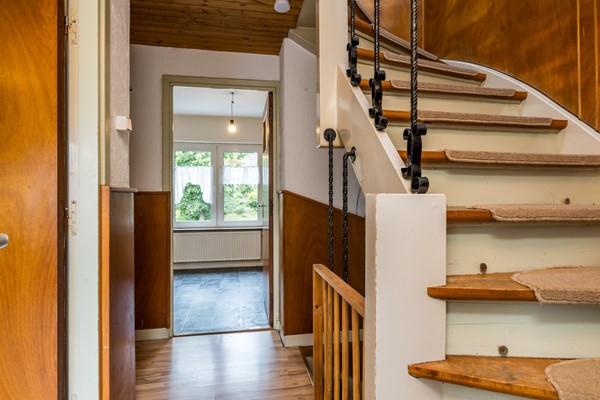 Foto - Te koop: Ruime halfvrijstaande woning met 179 m² woonoppervlakte, 6 slaapkamers, 2 badkamers, garage en tuin op het zuiden in Vaals